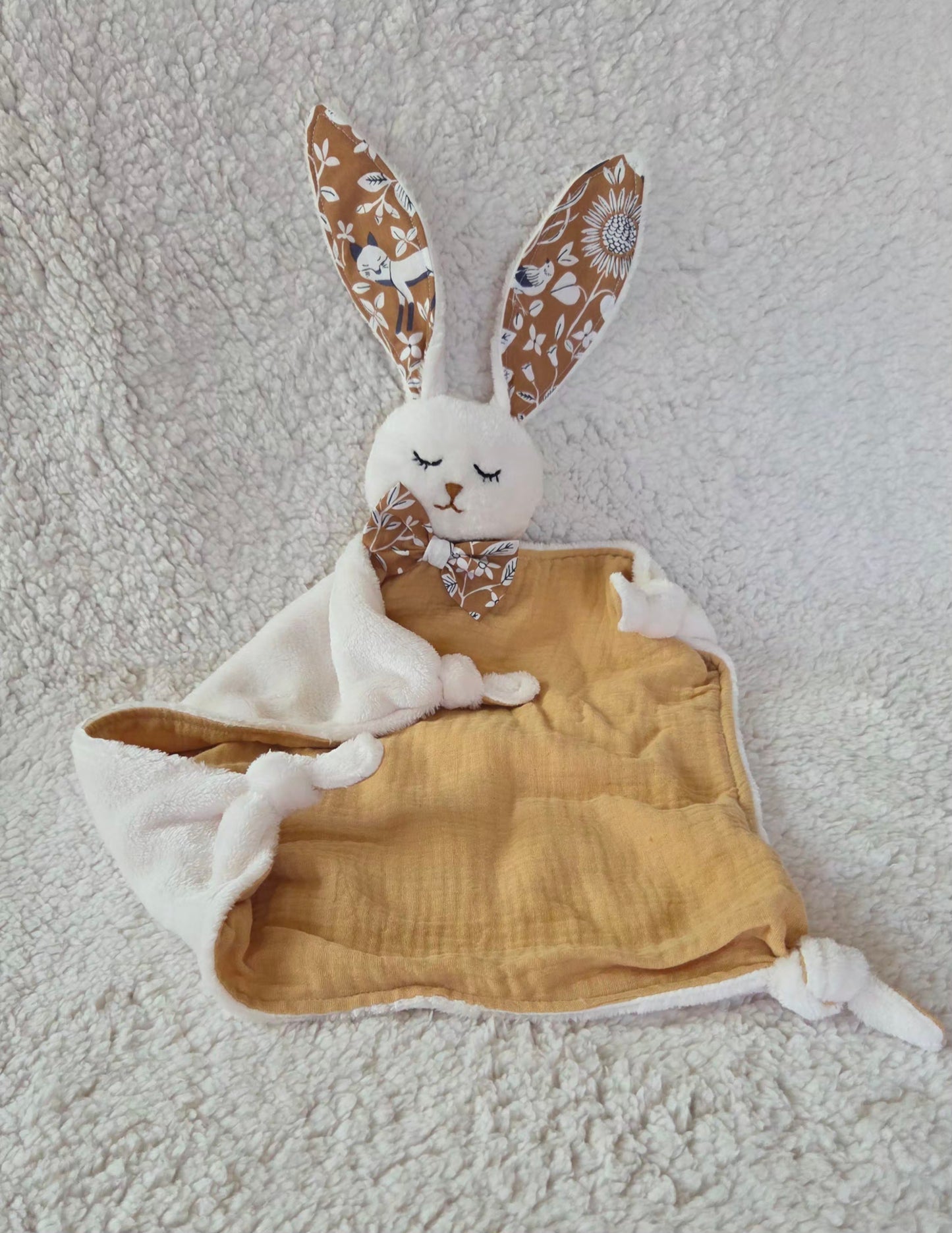 Doudou lapin blanc et beige