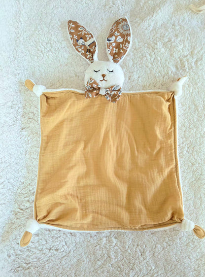 Doudou lapin blanc et beige