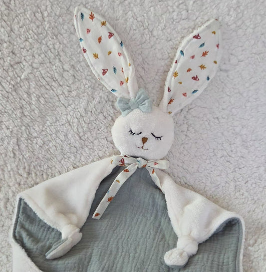 Doudou lapin blanc et vert clair