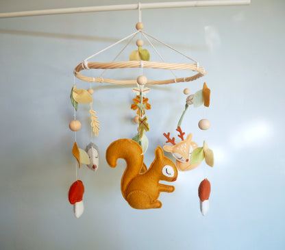 Mobile Bébé Forêt Biche, Ecureuil