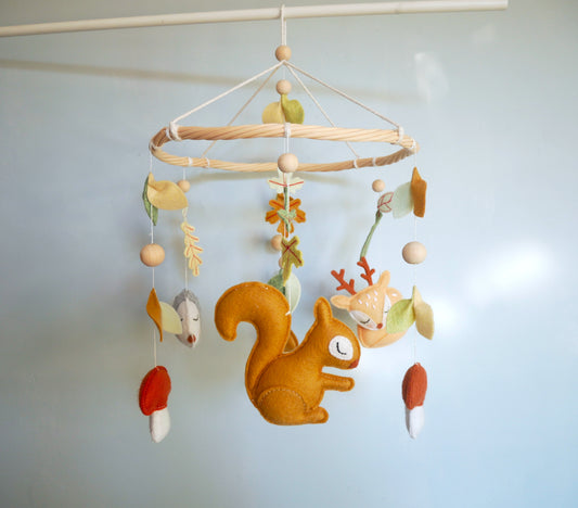 Mobile Bébé Forêt Biche, Ecureuil