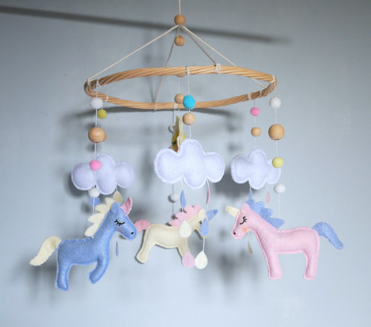 Mobile Bébé Licornes