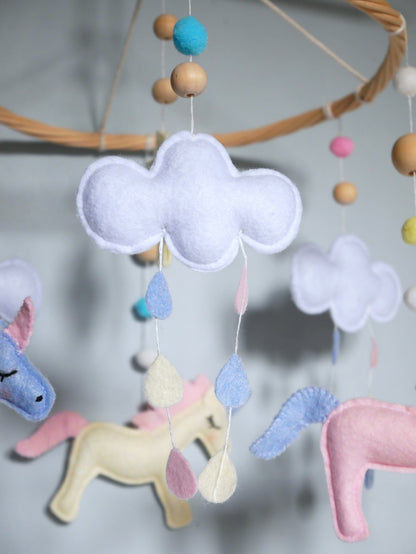 Mobile Bébé Licornes